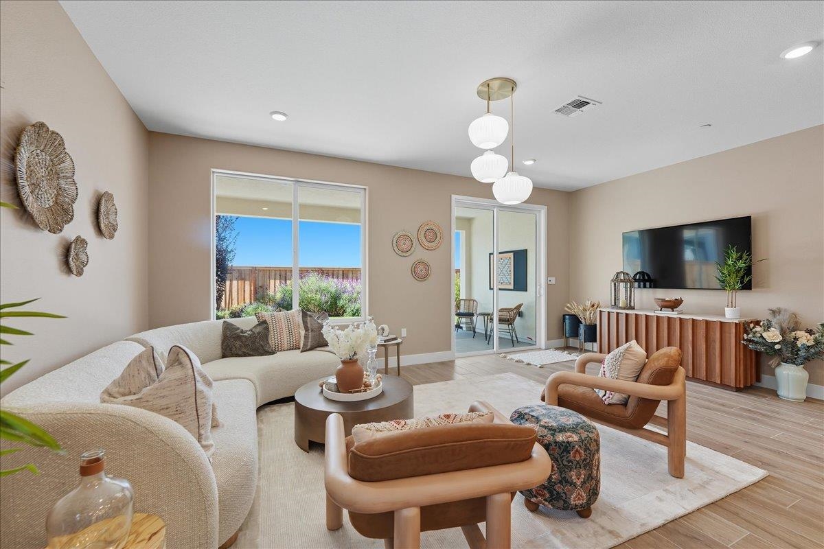 Detail Gallery Image 9 of 24 For 3237 Woody Way, Hollister,  CA 95023 - 2 Beds | 2 Baths