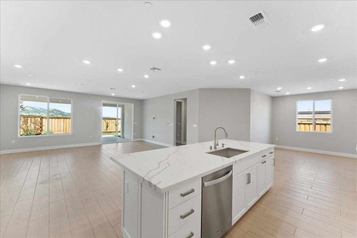 Detail Gallery Image 11 of 26 For 3167 Woody Way, Hollister,  CA 95023 - 2 Beds | 2 Baths