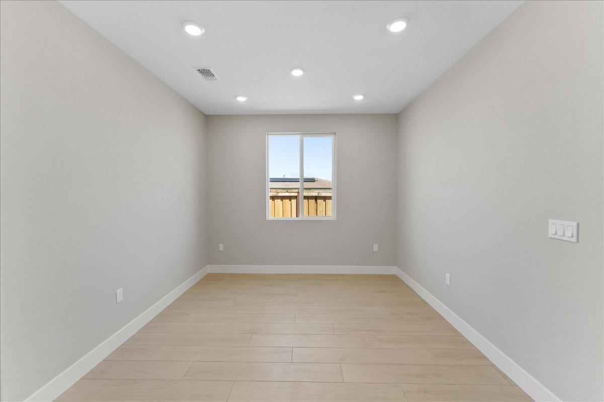 Detail Gallery Image 12 of 26 For 3167 Woody Way, Hollister,  CA 95023 - 2 Beds | 2 Baths