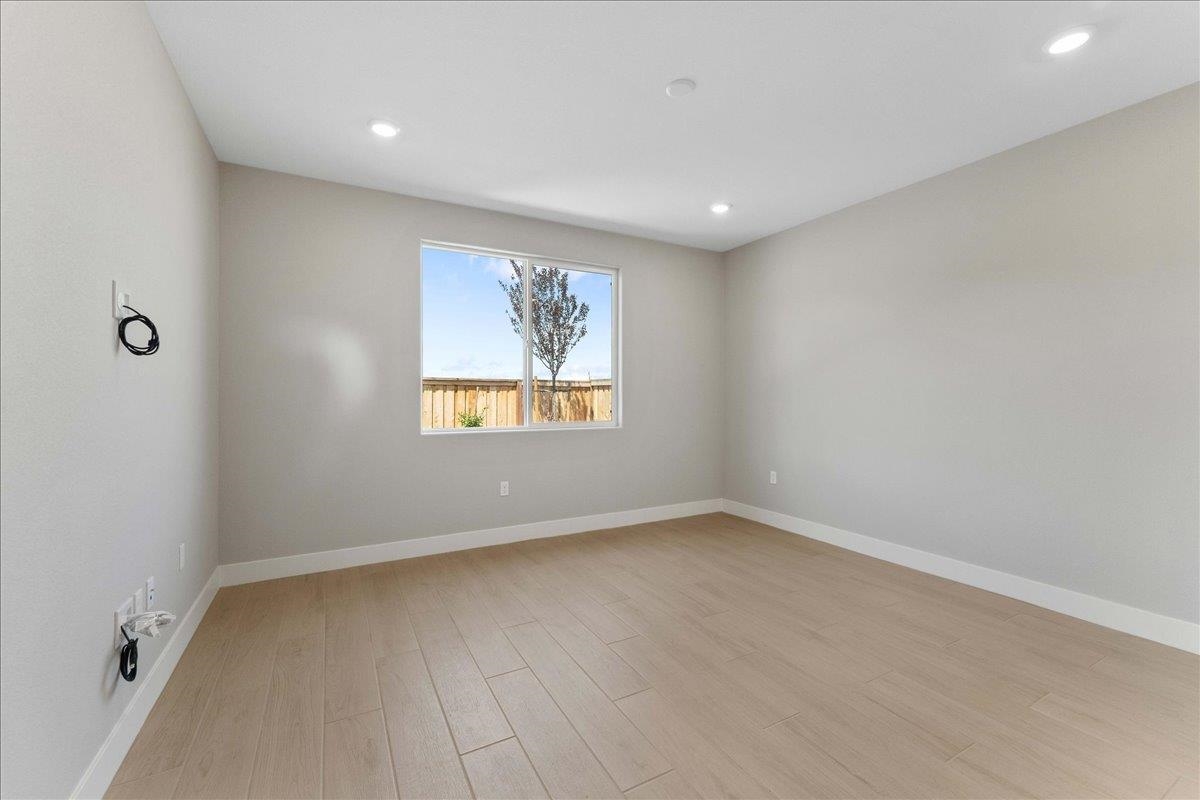 Detail Gallery Image 14 of 26 For 3167 Woody Way, Hollister,  CA 95023 - 2 Beds | 2 Baths