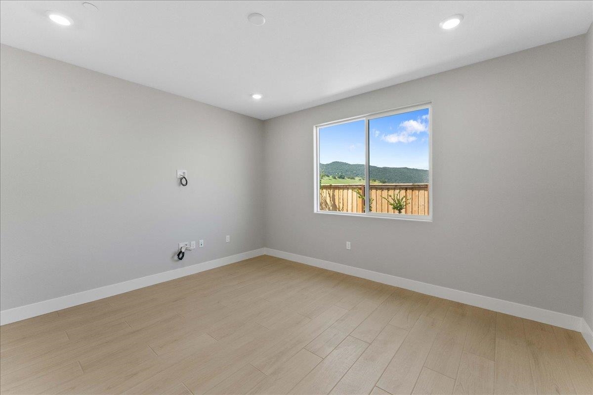 Detail Gallery Image 15 of 26 For 3167 Woody Way, Hollister,  CA 95023 - 2 Beds | 2 Baths