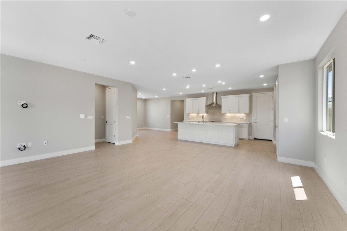 Detail Gallery Image 7 of 26 For 3167 Woody Way, Hollister,  CA 95023 - 2 Beds | 2 Baths