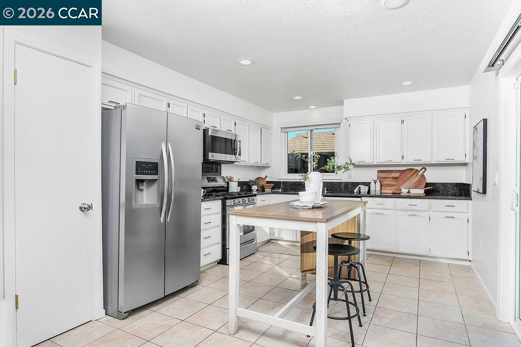 Detail Gallery Image 14 of 41 For 470 Jill Avenue, Bay Point,  CA 94565-6794 - 4 Beds | 2/1 Baths