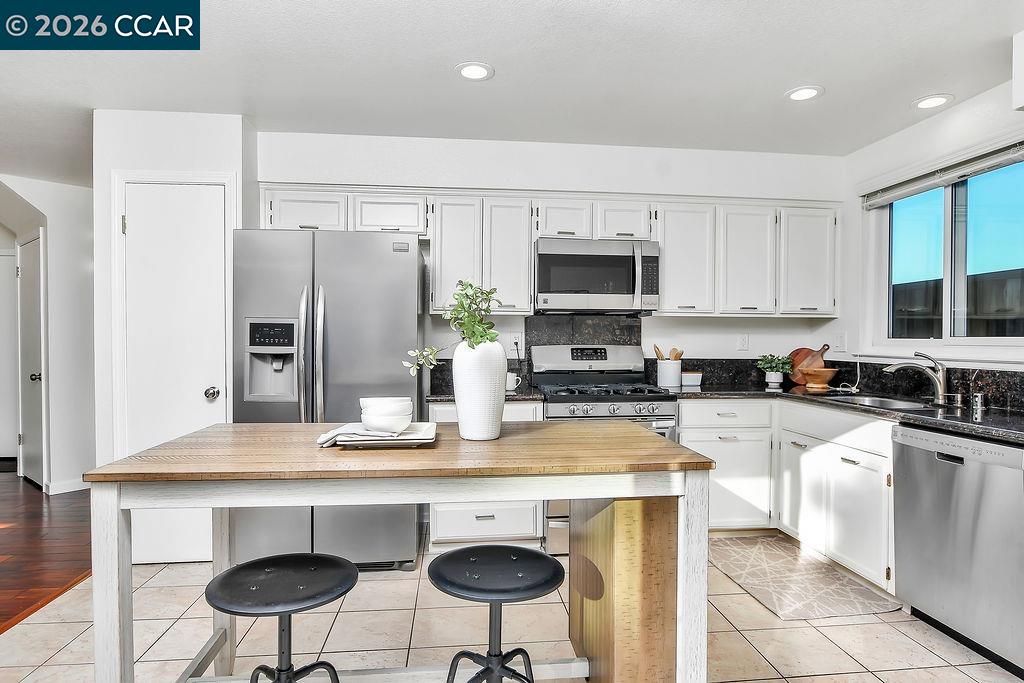 Detail Gallery Image 15 of 41 For 470 Jill Avenue, Bay Point,  CA 94565-6794 - 4 Beds | 2/1 Baths