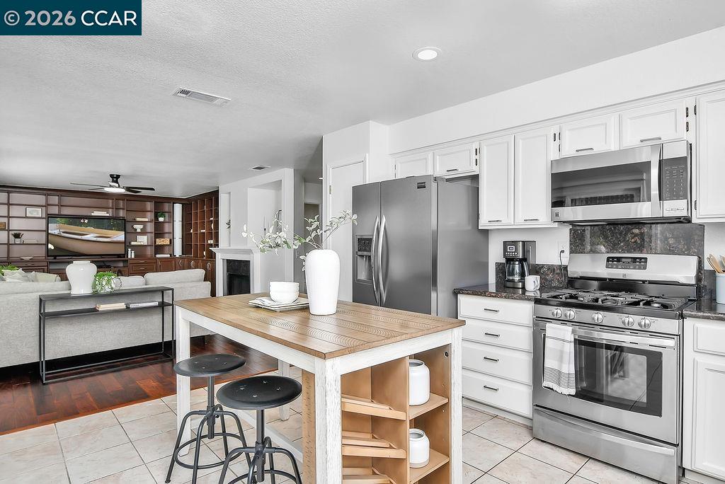 Detail Gallery Image 16 of 41 For 470 Jill Avenue, Bay Point,  CA 94565-6794 - 4 Beds | 2/1 Baths