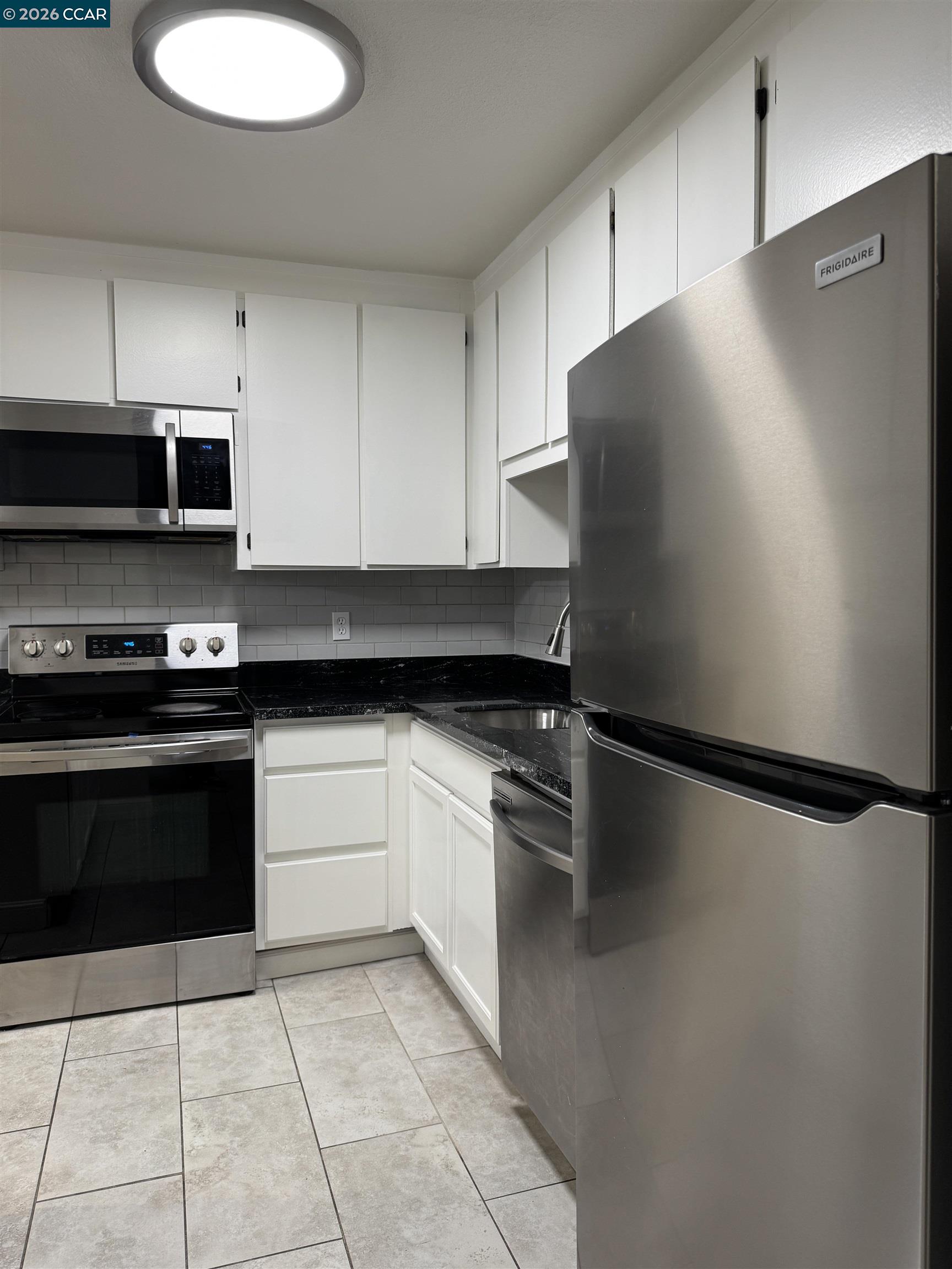 Detail Gallery Image 2 of 21 For 1725 Landana Dr #7,  Concord,  CA 94519 - 3 Beds | 2/1 Baths