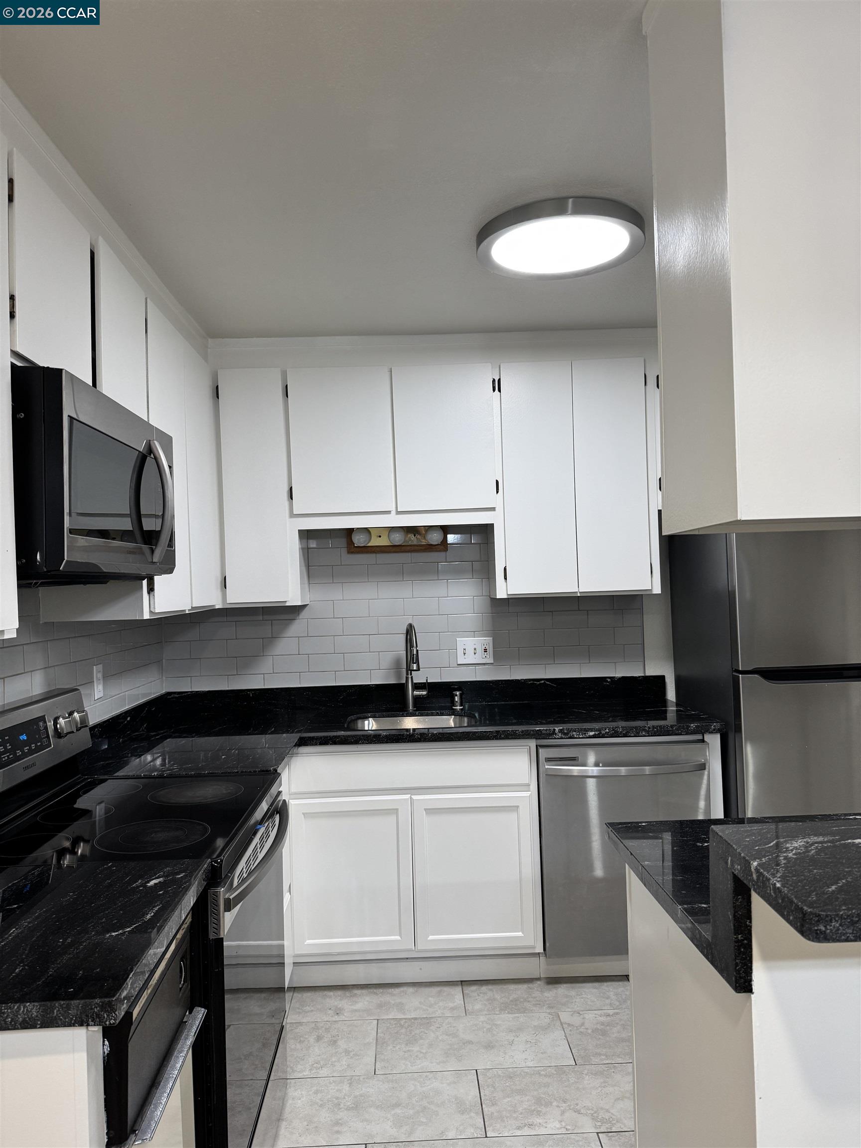 Detail Gallery Image 5 of 21 For 1725 Landana Dr #7,  Concord,  CA 94519 - 3 Beds | 2/1 Baths