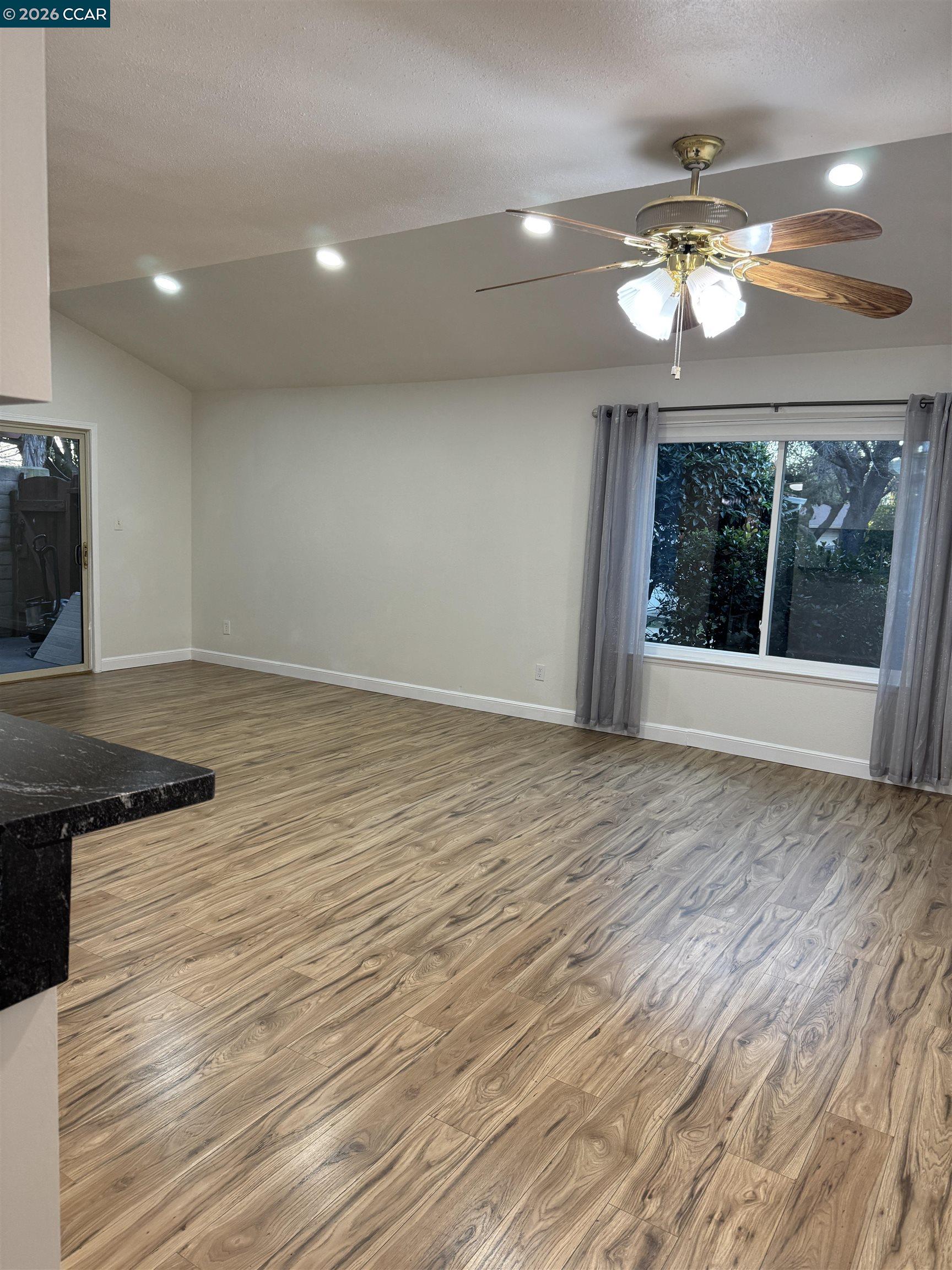 Detail Gallery Image 9 of 21 For 1725 Landana Dr #7,  Concord,  CA 94519 - 3 Beds | 2/1 Baths