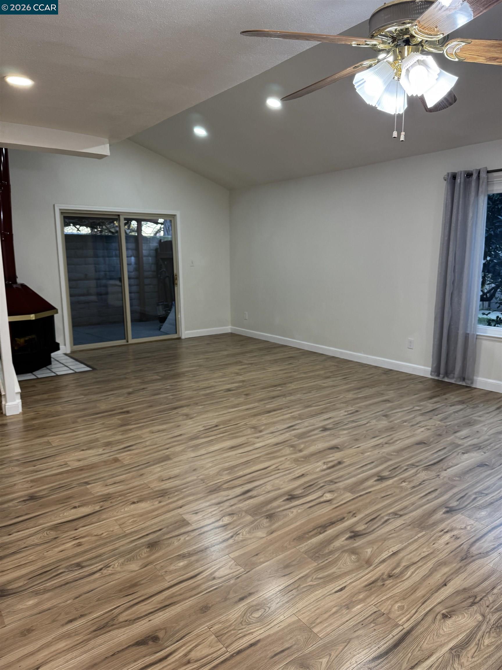 Detail Gallery Image 10 of 21 For 1725 Landana Dr #7,  Concord,  CA 94519 - 3 Beds | 2/1 Baths