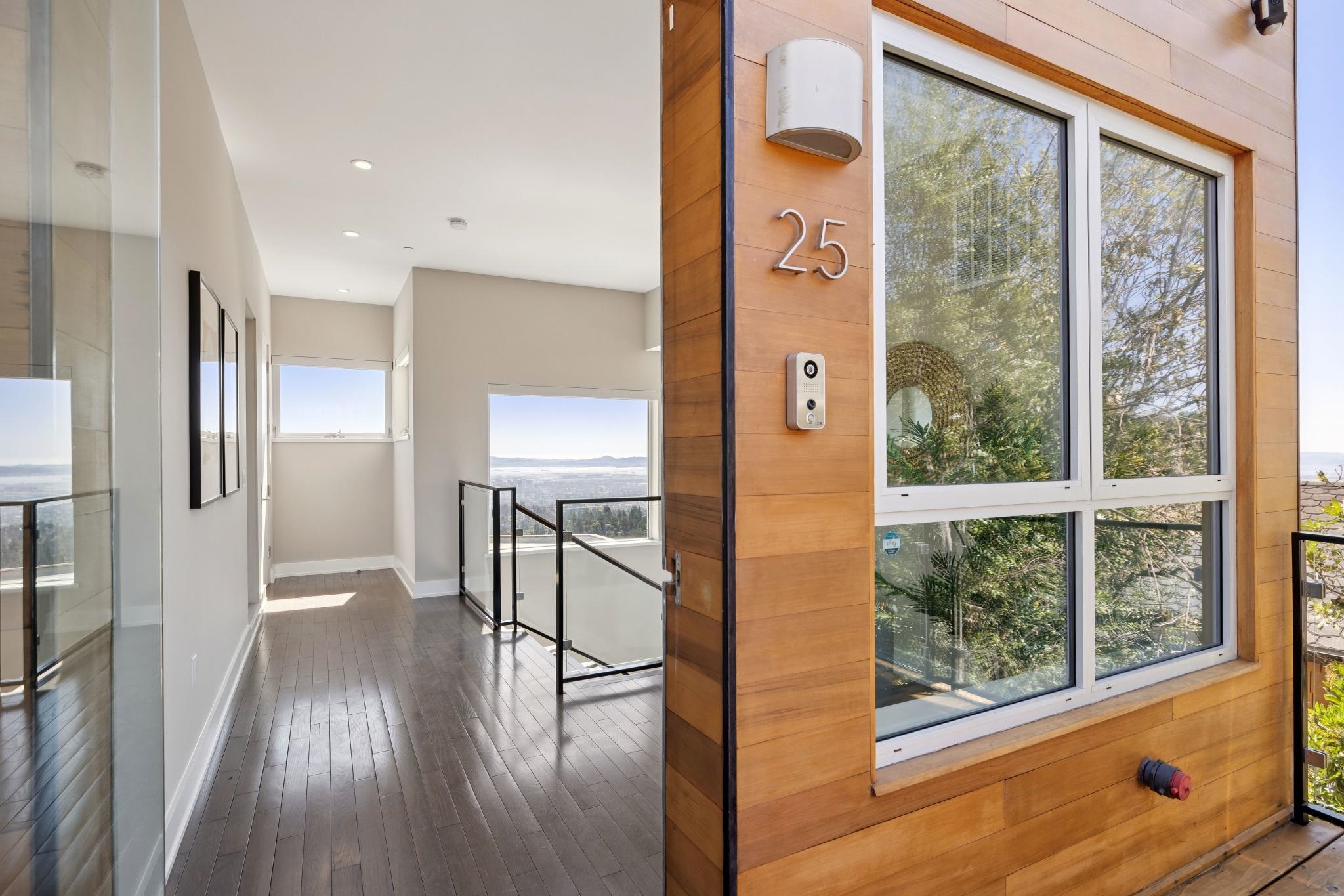 Detail Gallery Image 2 of 60 For 25 Diablo Dr, Oakland,  CA 94611 - 3 Beds | 3/1 Baths