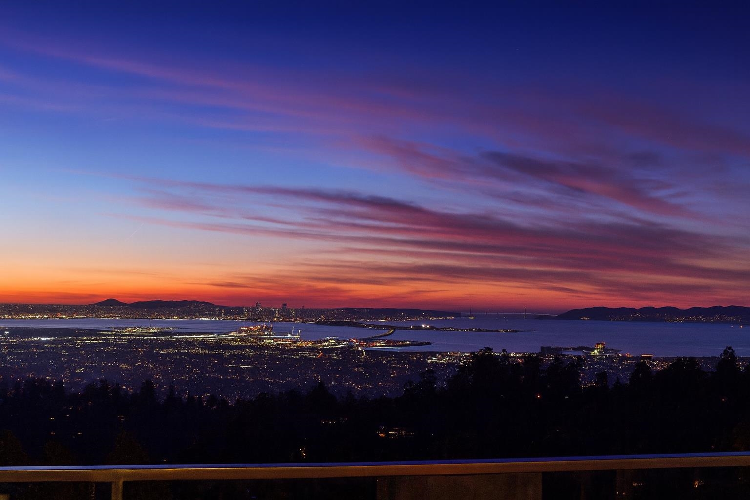 Detail Gallery Image 3 of 60 For 25 Diablo Dr, Oakland,  CA 94611 - 3 Beds | 3/1 Baths