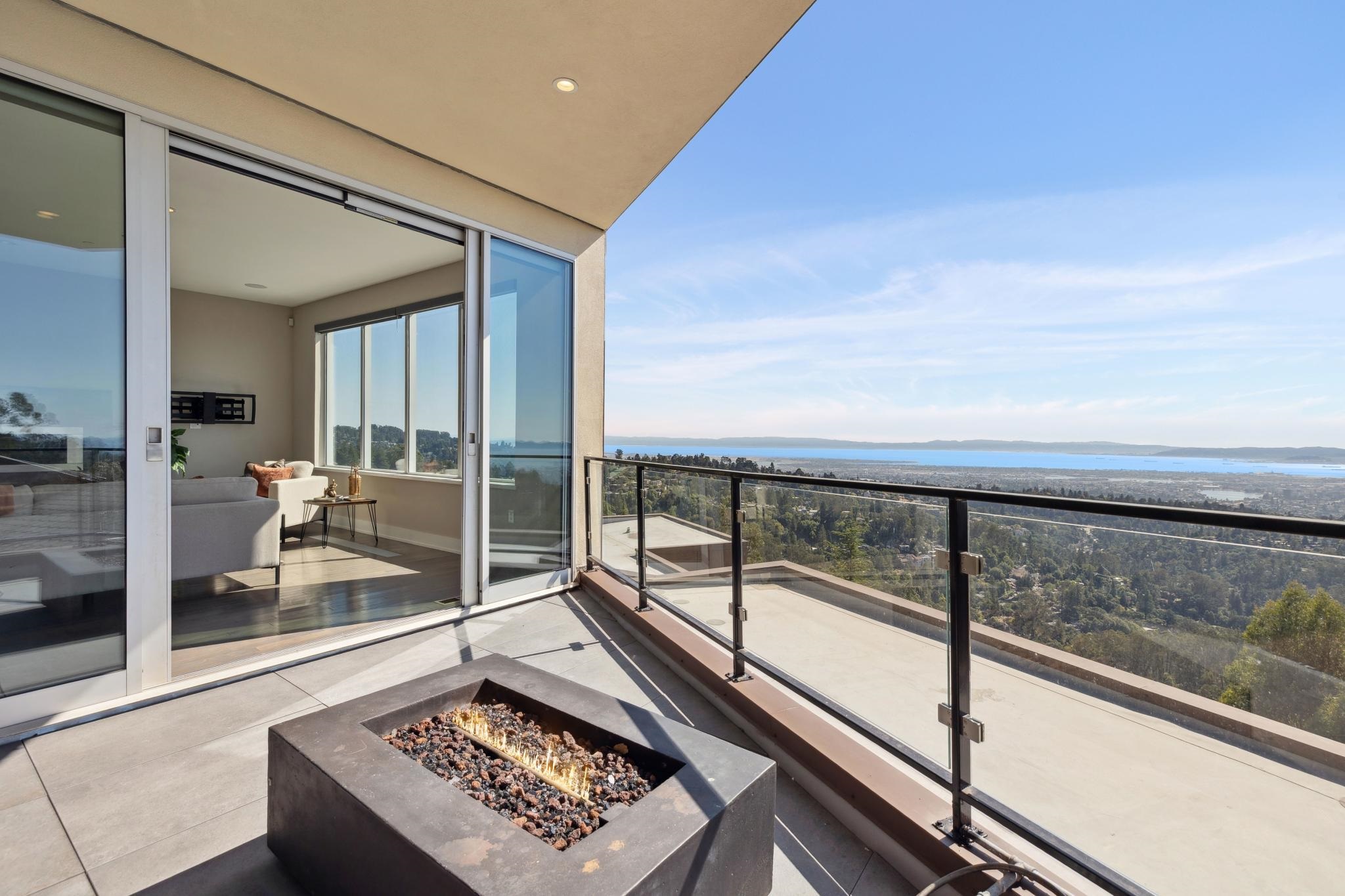 Detail Gallery Image 32 of 60 For 25 Diablo Dr, Oakland,  CA 94611 - 3 Beds | 3/1 Baths