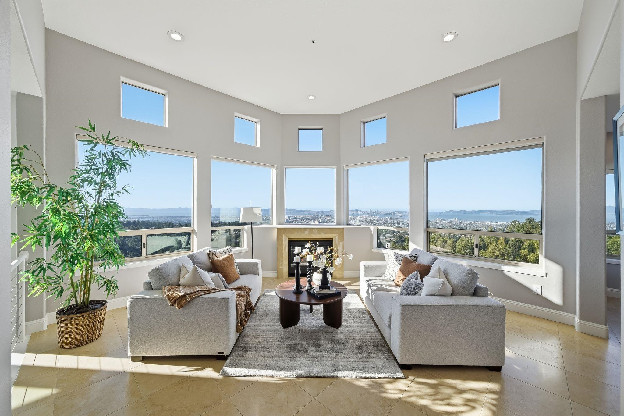 Detail Gallery Image 4 of 55 For 6413 Gwin Ct, Oakland,  CA 94611 - 4 Beds | 3/1 Baths