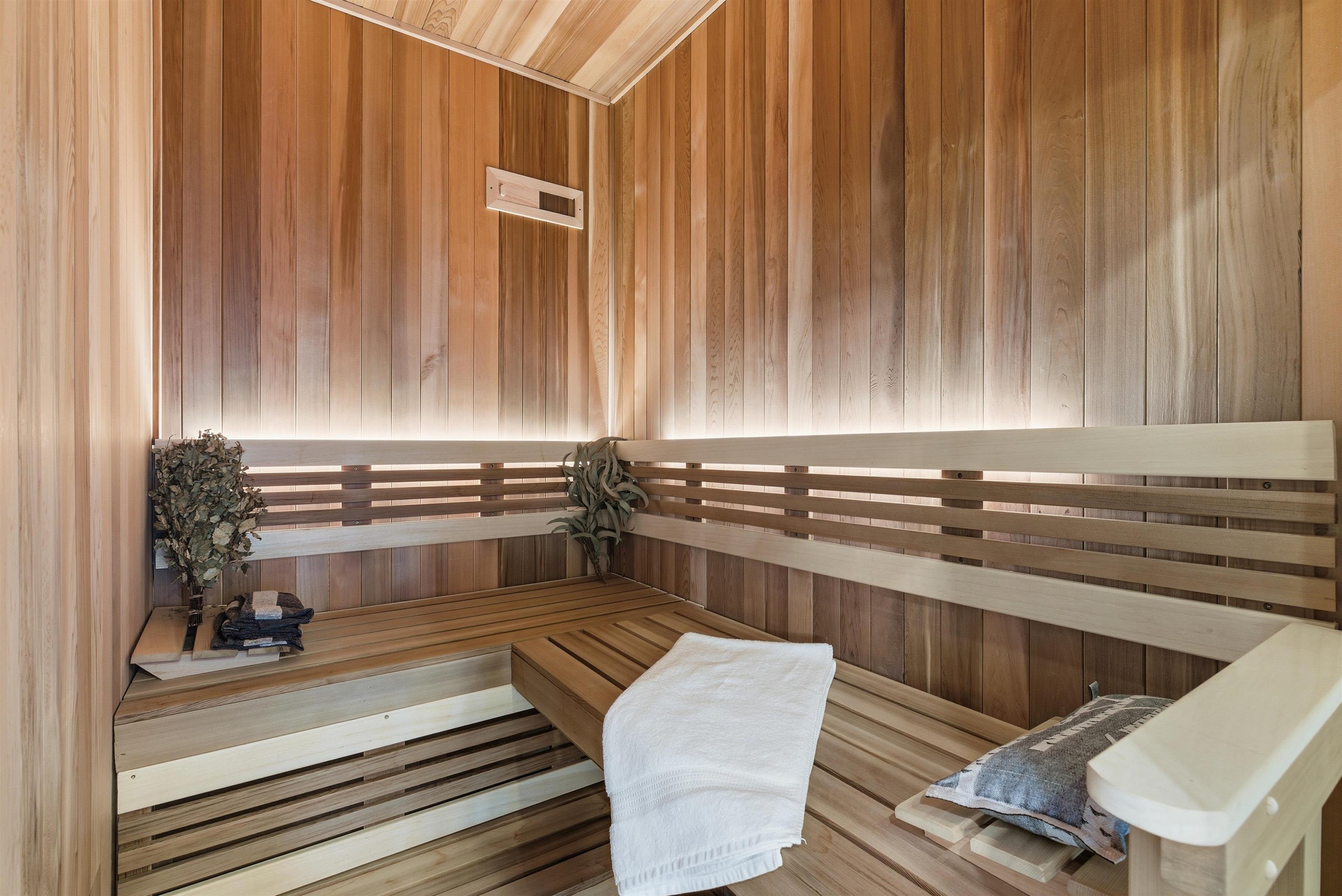 Detail Gallery Image 37 of 55 For 6413 Gwin Ct, Oakland,  CA 94611 - 4 Beds | 3/1 Baths