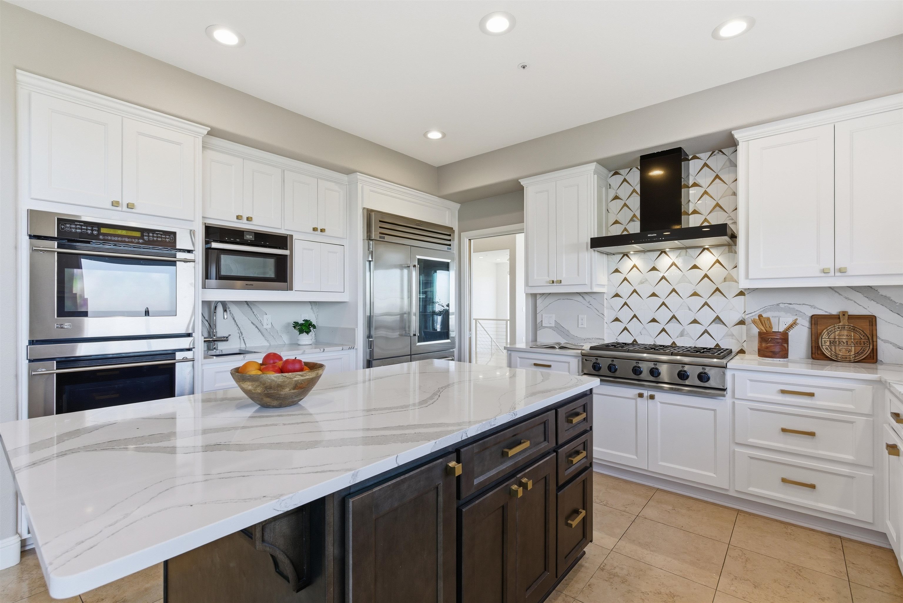 Detail Gallery Image 6 of 55 For 6413 Gwin Ct, Oakland,  CA 94611 - 4 Beds | 3/1 Baths