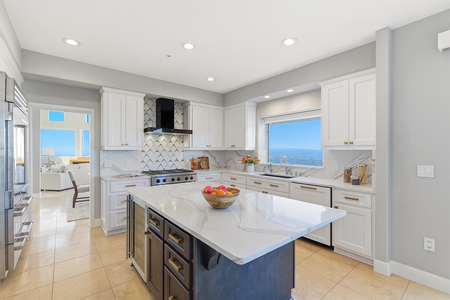 Detail Gallery Image 7 of 55 For 6413 Gwin Ct, Oakland,  CA 94611 - 4 Beds | 3/1 Baths