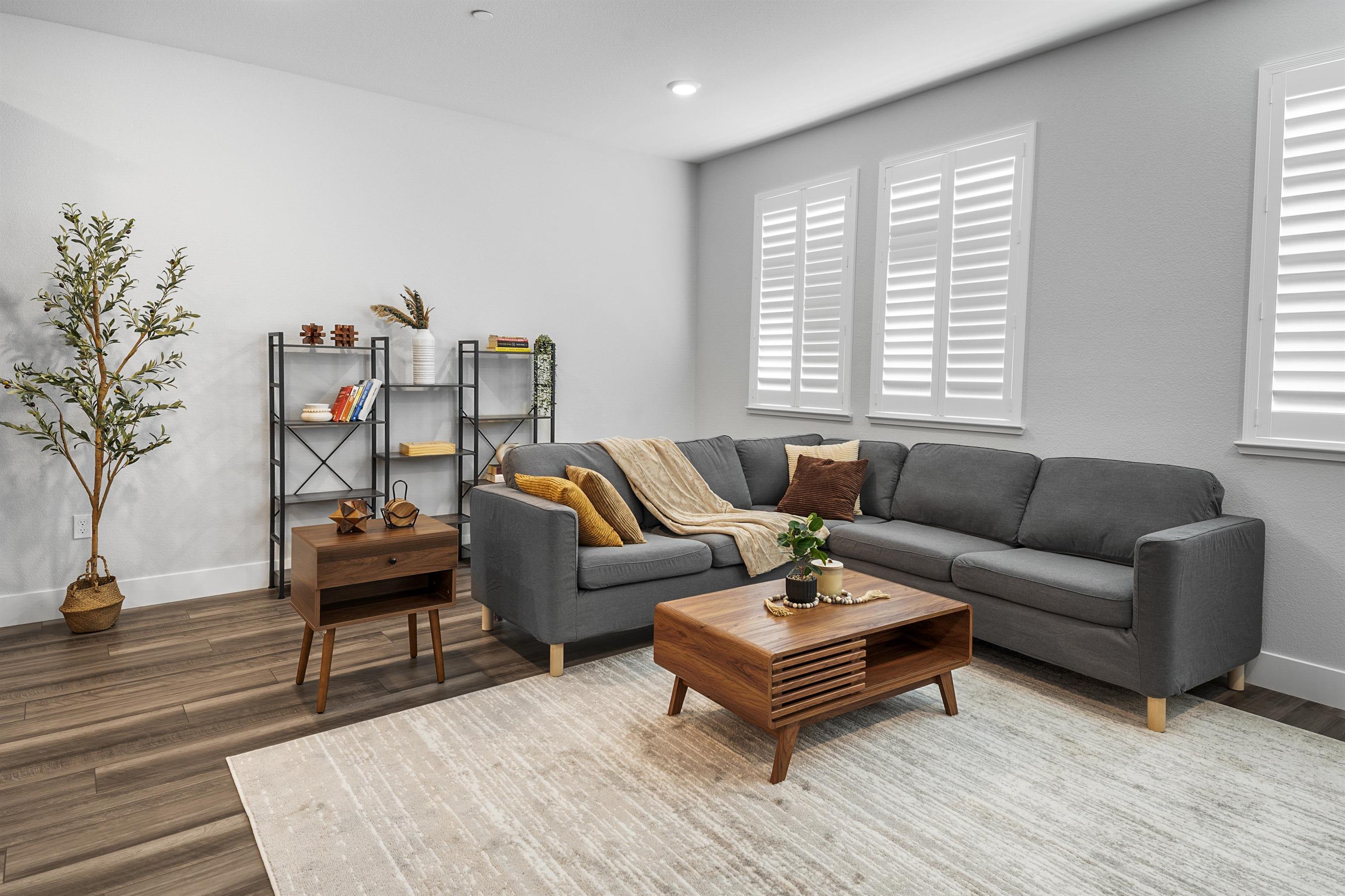 Detail Gallery Image 2 of 31 For 538 Martin Mariner Avenue, Alameda,  CA 94501 - 3 Beds | 2/1 Baths