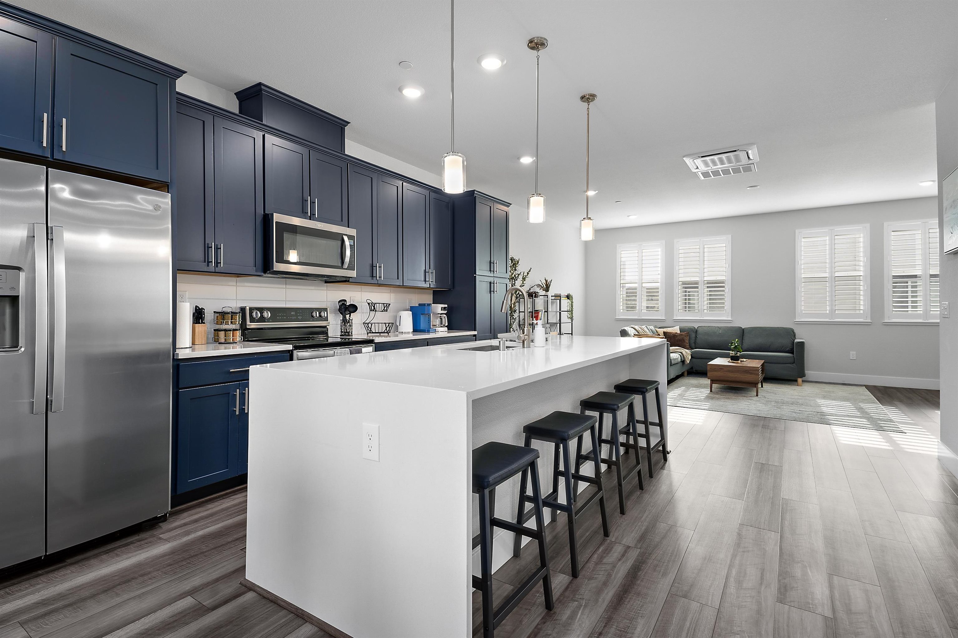 Detail Gallery Image 4 of 31 For 538 Martin Mariner Avenue, Alameda,  CA 94501 - 3 Beds | 2/1 Baths