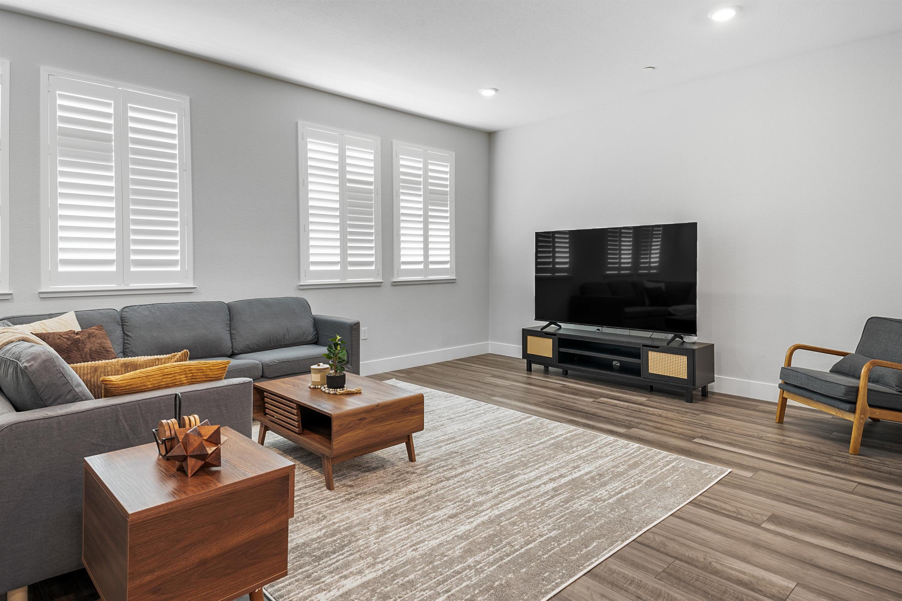 Detail Gallery Image 7 of 31 For 538 Martin Mariner Avenue, Alameda,  CA 94501 - 3 Beds | 2/1 Baths