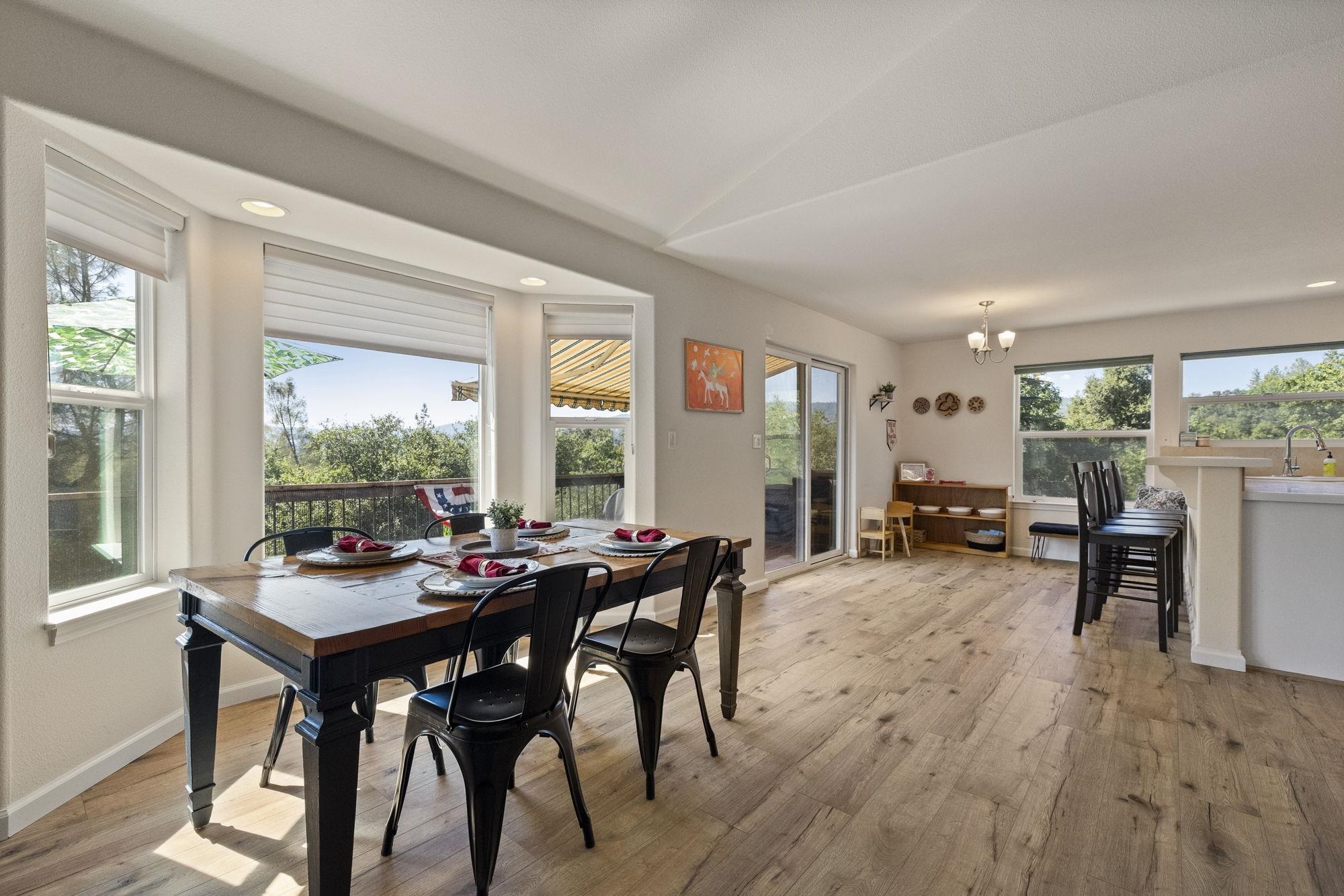 Detail Gallery Image 11 of 41 For 21212 Ridgeview Dr, Sonora,  CA 95370 - 3 Beds | 2 Baths