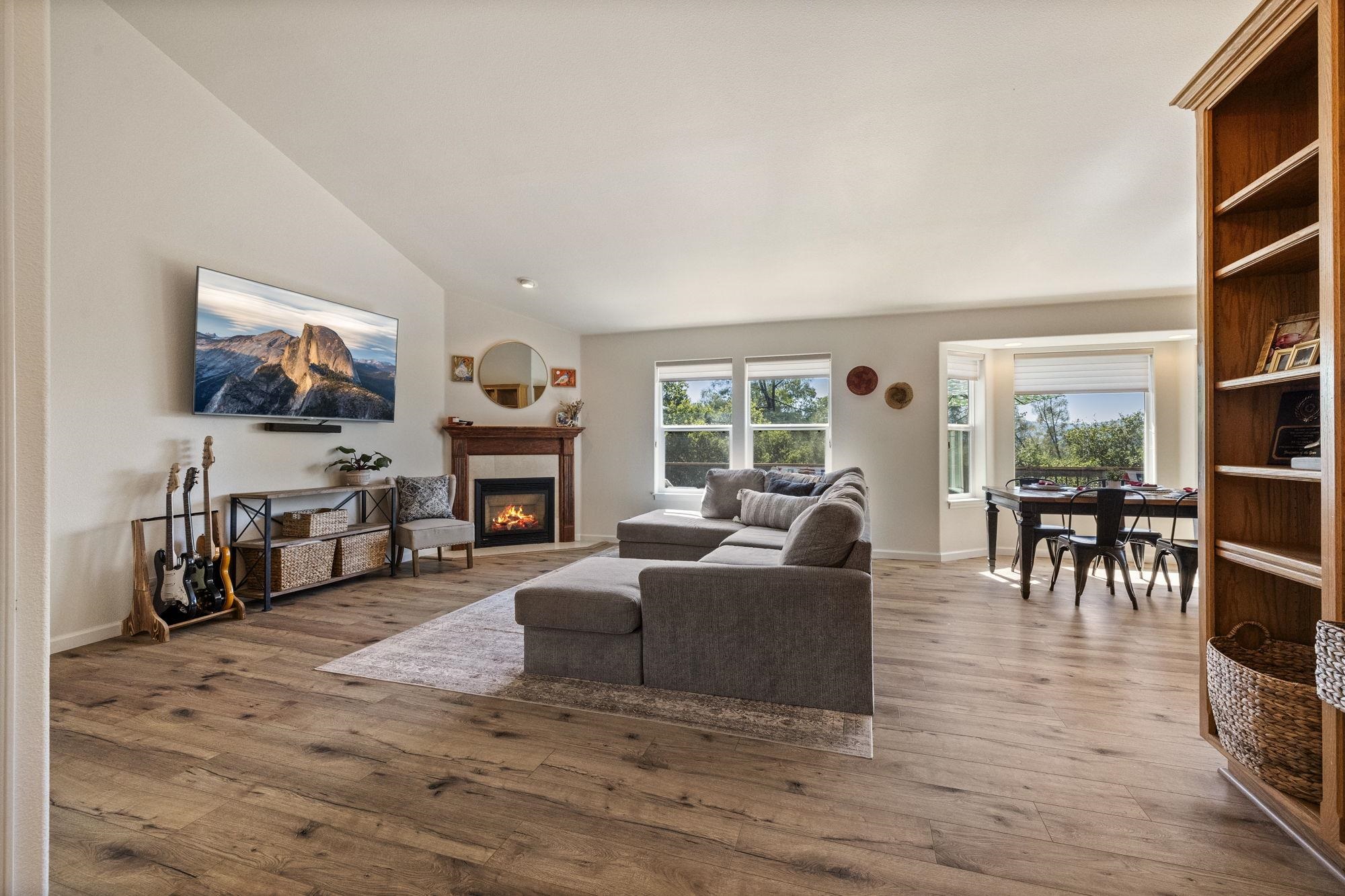 Detail Gallery Image 4 of 41 For 21212 Ridgeview Dr, Sonora,  CA 95370 - 3 Beds | 2 Baths