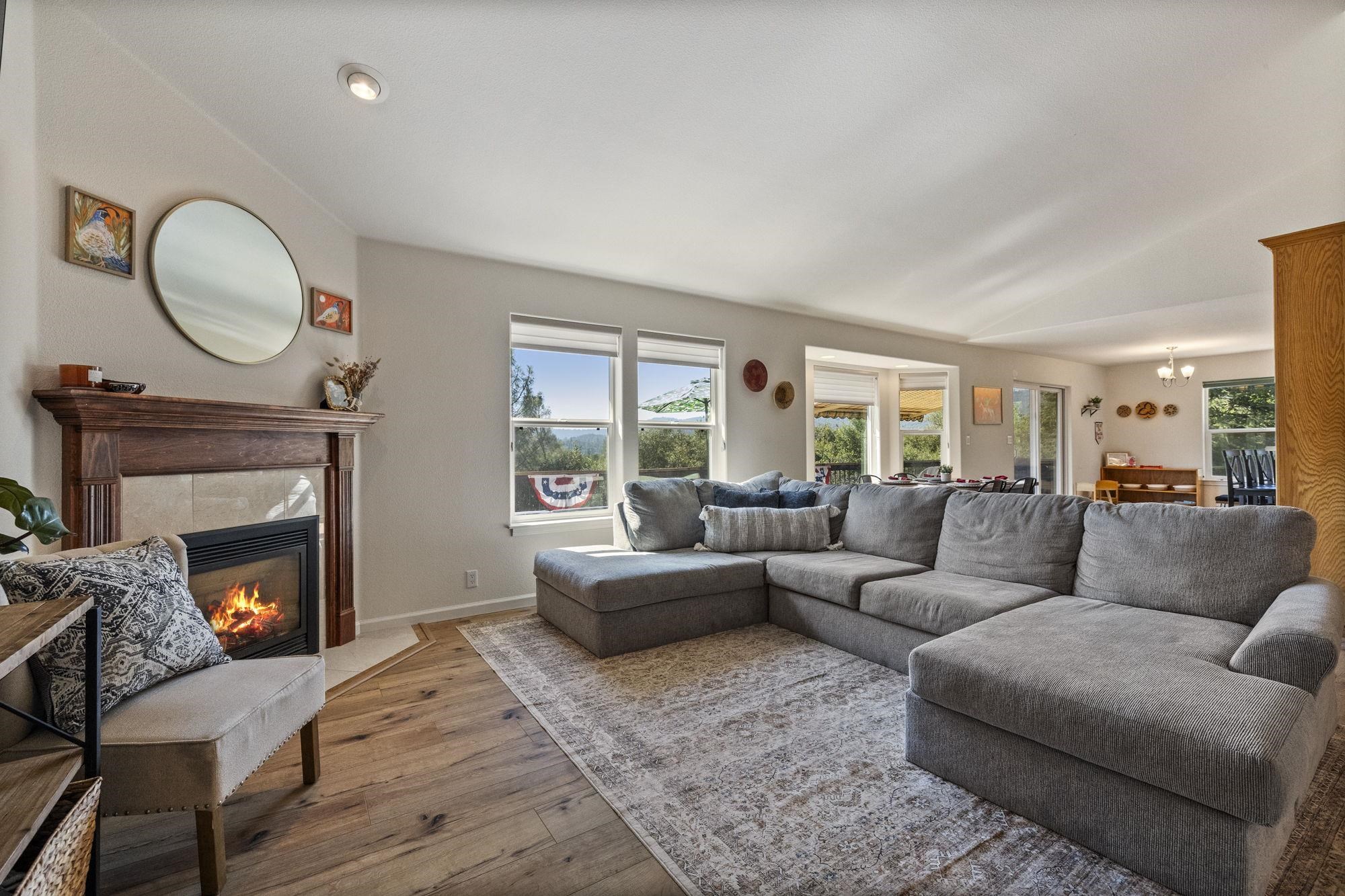 Detail Gallery Image 9 of 41 For 21212 Ridgeview Dr, Sonora,  CA 95370 - 3 Beds | 2 Baths