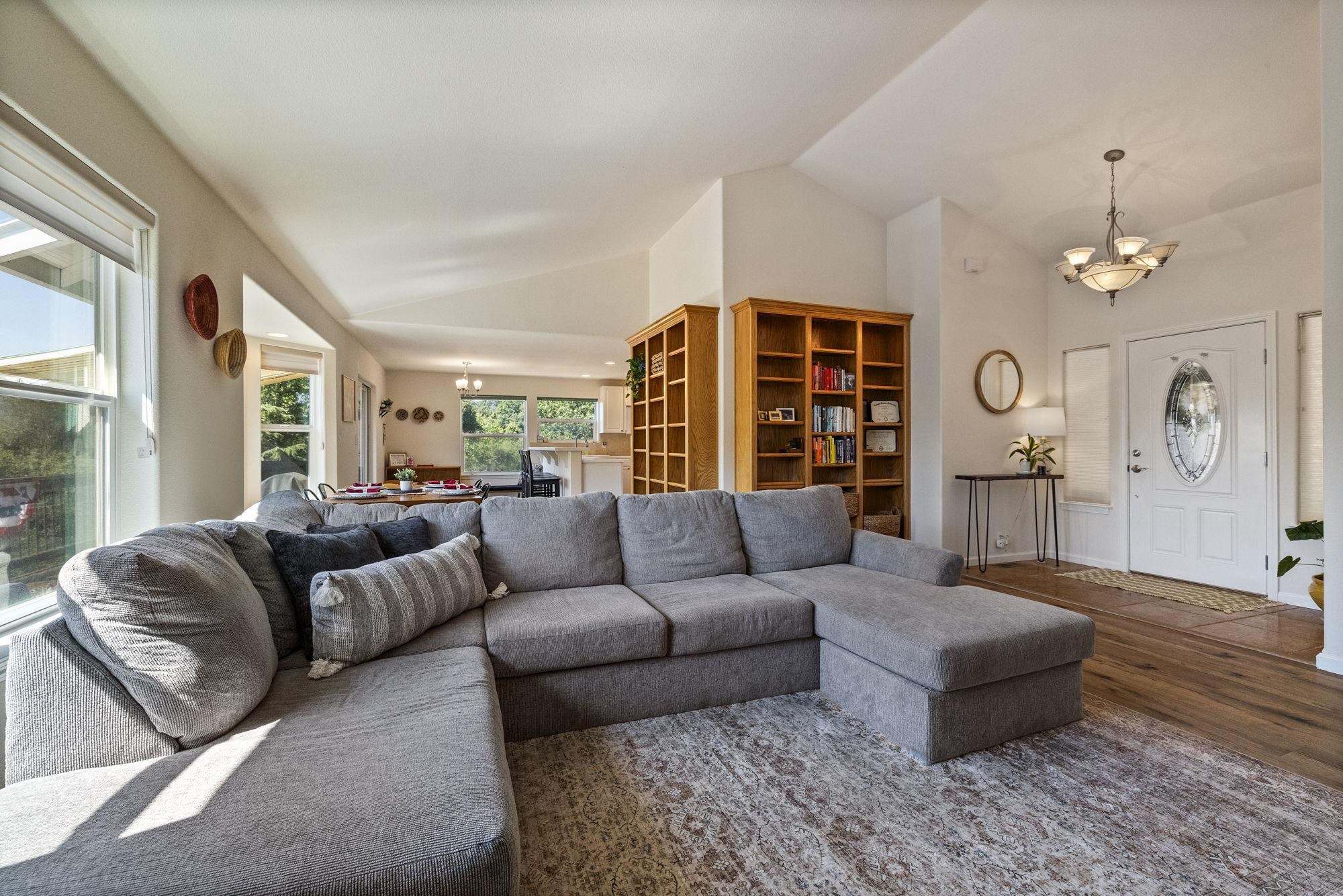 Detail Gallery Image 10 of 41 For 21212 Ridgeview Dr, Sonora,  CA 95370 - 3 Beds | 2 Baths