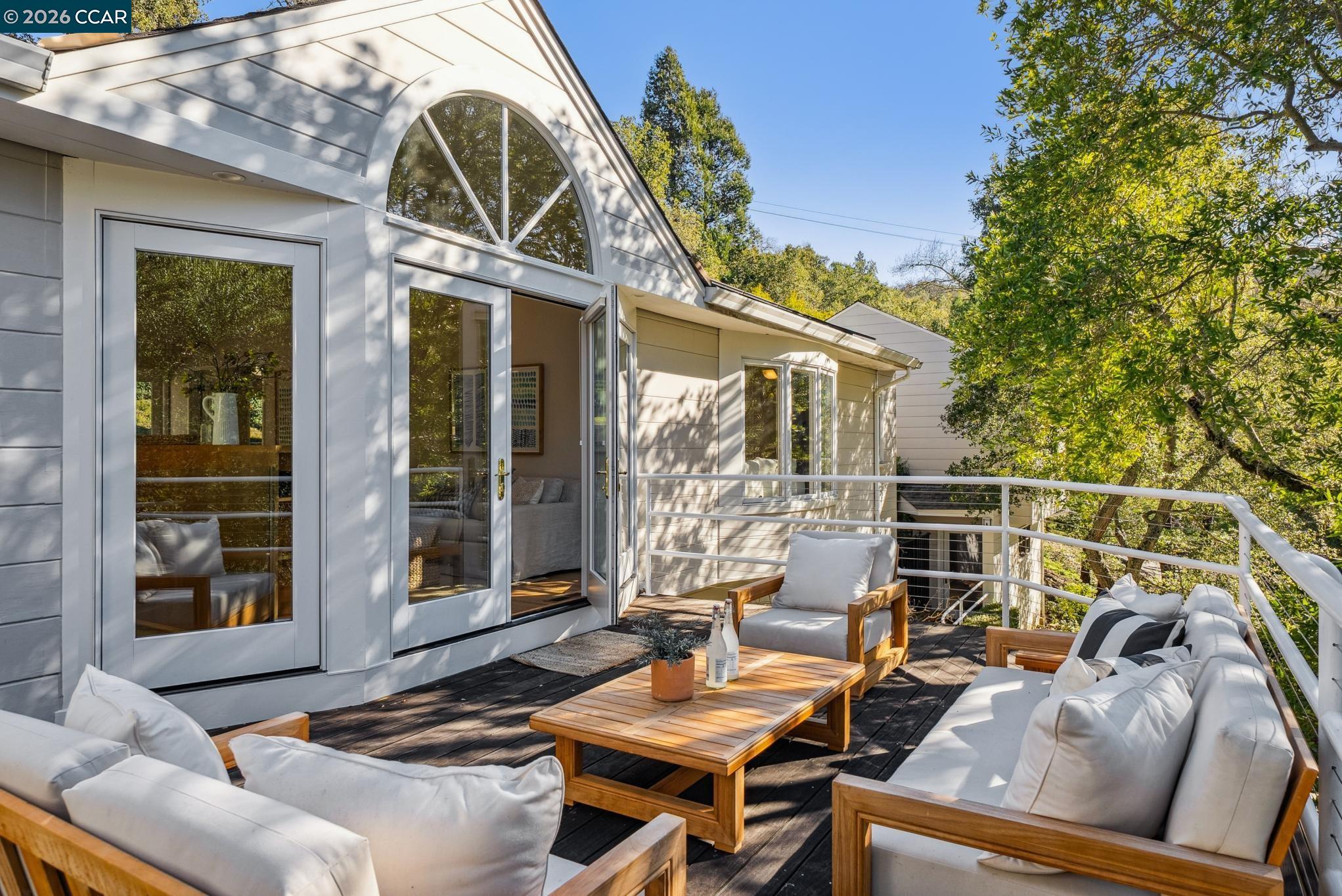 Detail Gallery Image 14 of 58 For 11 El Caminito, Orinda,  CA 94563 - 4 Beds | 3 Baths