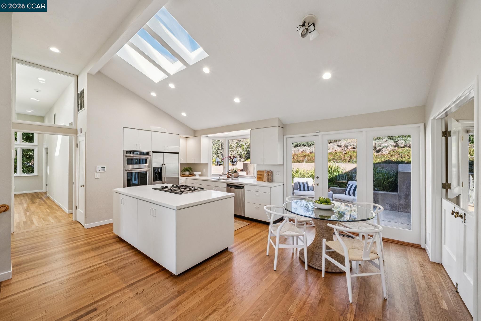 Detail Gallery Image 16 of 58 For 11 El Caminito, Orinda,  CA 94563 - 4 Beds | 3 Baths