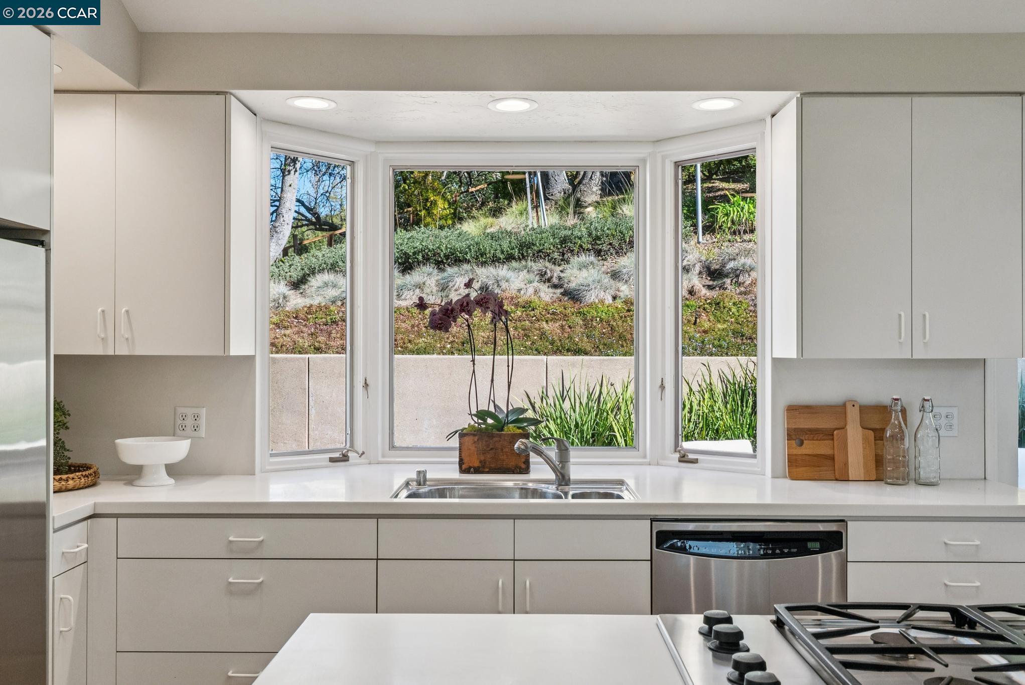 Detail Gallery Image 18 of 58 For 11 El Caminito, Orinda,  CA 94563 - 4 Beds | 3 Baths