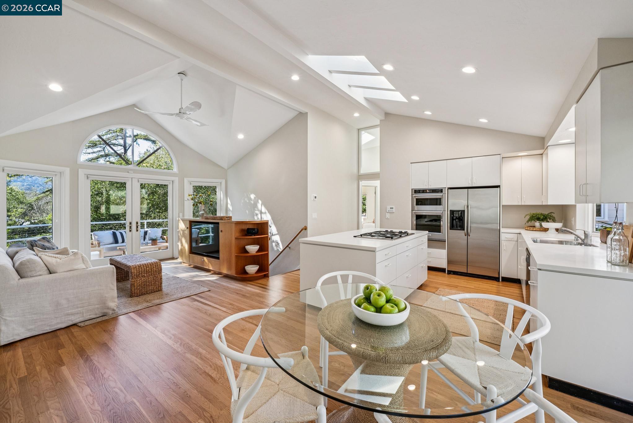 Detail Gallery Image 20 of 58 For 11 El Caminito, Orinda,  CA 94563 - 4 Beds | 3 Baths