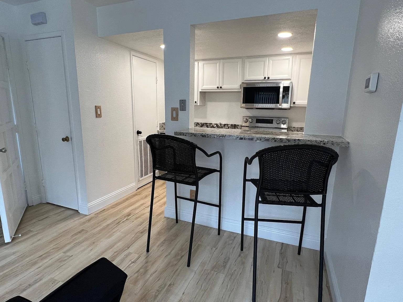 Front Image Thumbnail for BE41121328