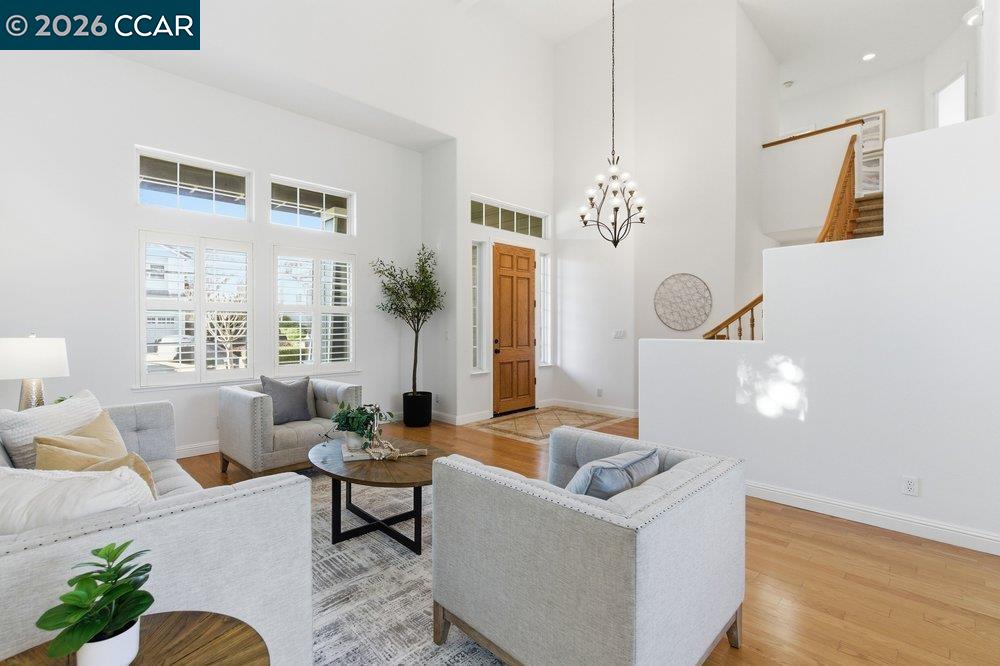 Detail Gallery Image 11 of 51 For 811 Vineyard Ct, Pleasant Hill,  CA 94523 - 4 Beds | 2/1 Baths