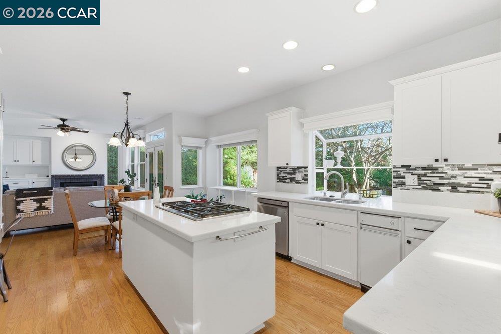 Detail Gallery Image 16 of 51 For 811 Vineyard Ct, Pleasant Hill,  CA 94523 - 4 Beds | 2/1 Baths