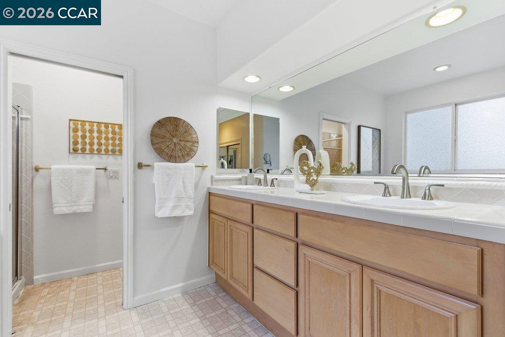 Detail Gallery Image 29 of 51 For 811 Vineyard Ct, Pleasant Hill,  CA 94523 - 4 Beds | 2/1 Baths
