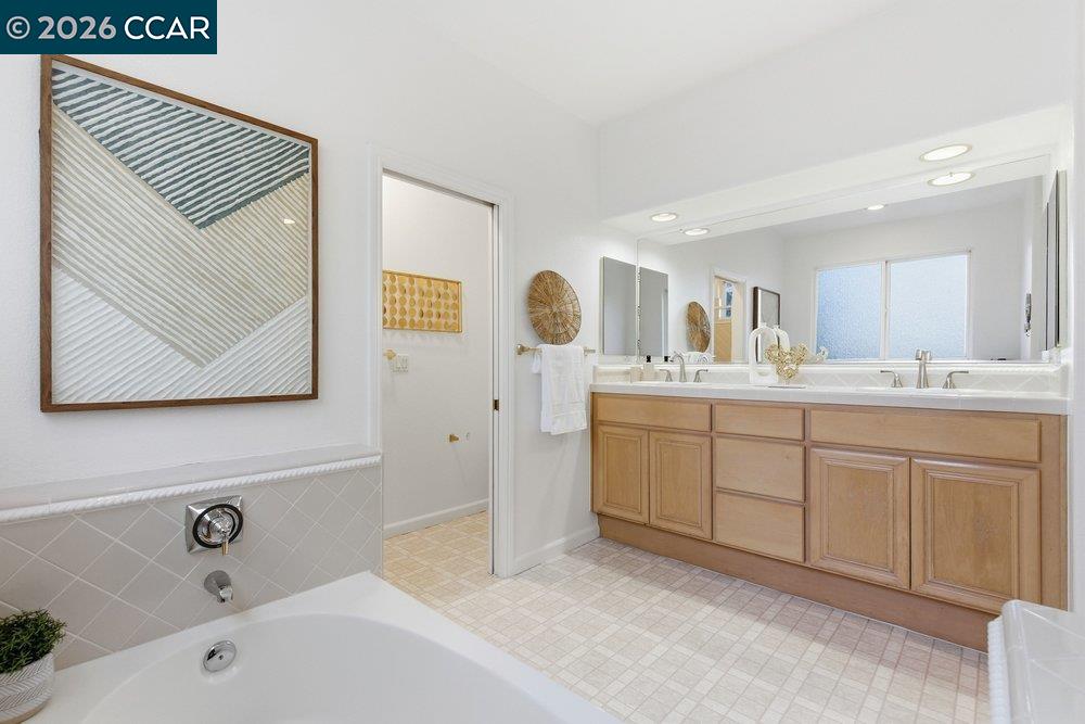 Detail Gallery Image 30 of 51 For 811 Vineyard Ct, Pleasant Hill,  CA 94523 - 4 Beds | 2/1 Baths