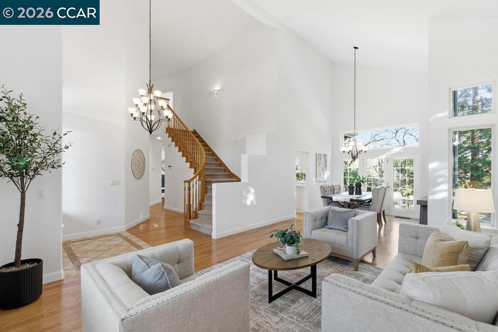 Detail Gallery Image 10 of 51 For 811 Vineyard Ct, Pleasant Hill,  CA 94523 - 4 Beds | 2/1 Baths