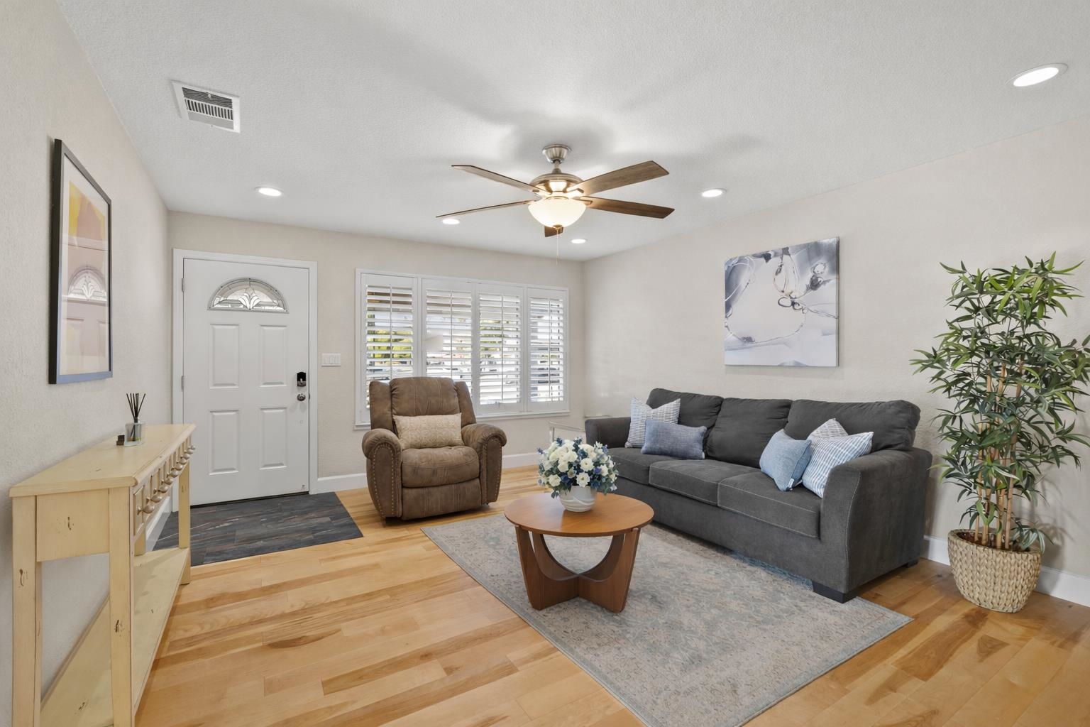 Detail Gallery Image 4 of 31 For 5706 Willkie Pl, Fremont,  CA 94538 - 3 Beds | 1 Baths