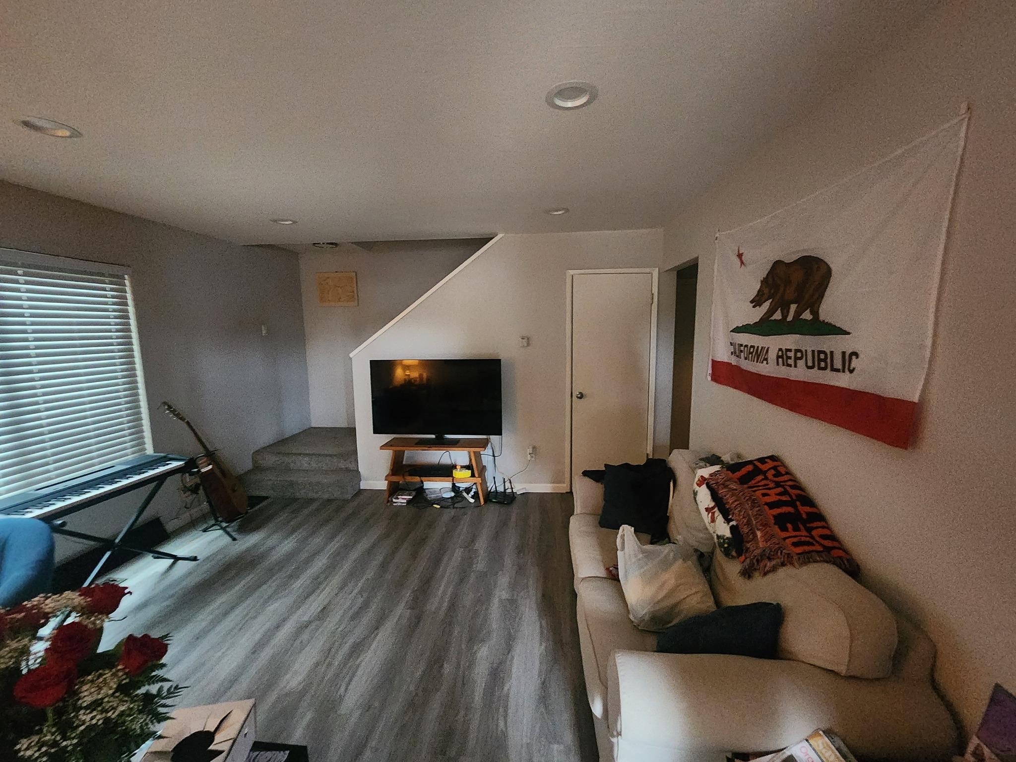 Detail Gallery Image 4 of 9 For 20077 Redwood Rd #1,  Castro Valley,  CA 94546 - 2 Beds | 1/1 Baths