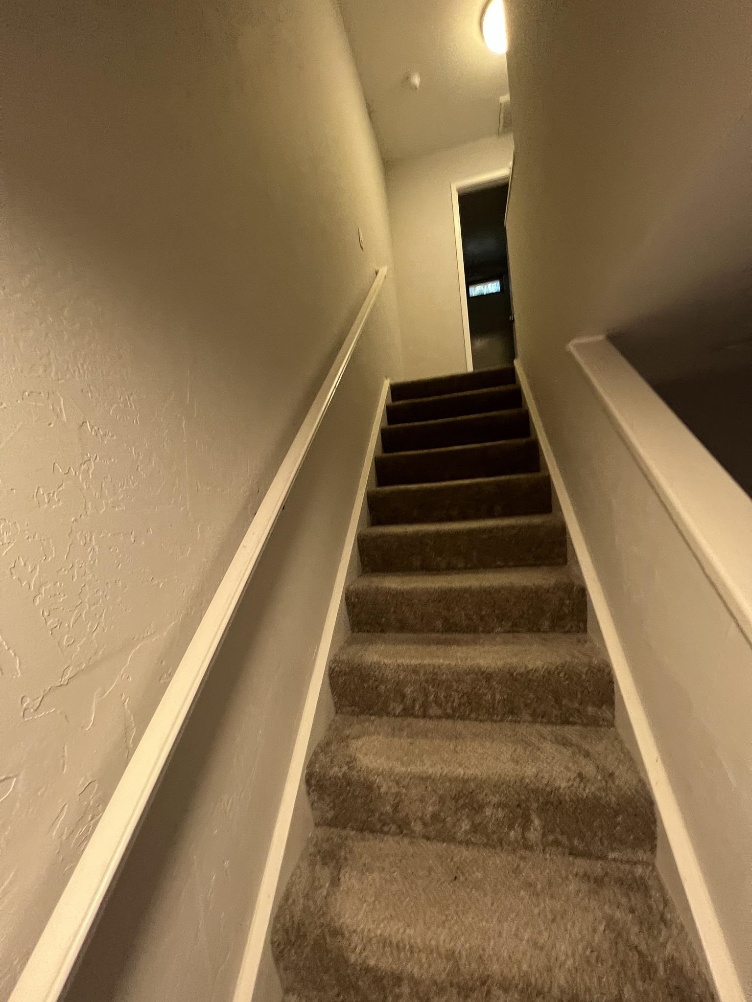 Detail Gallery Image 6 of 9 For 20077 Redwood Rd #1,  Castro Valley,  CA 94546 - 2 Beds | 1/1 Baths