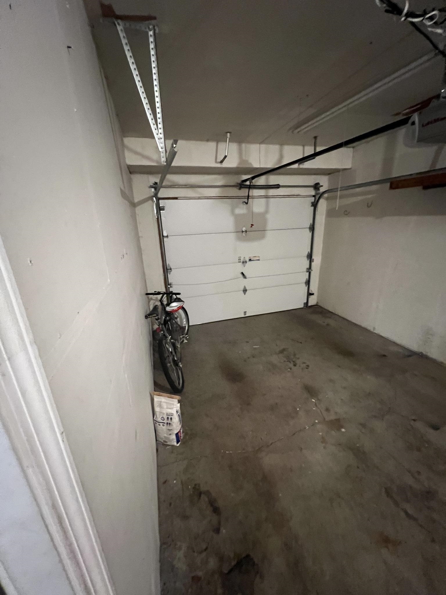 Detail Gallery Image 8 of 9 For 20077 Redwood Rd #1,  Castro Valley,  CA 94546 - 2 Beds | 1/1 Baths