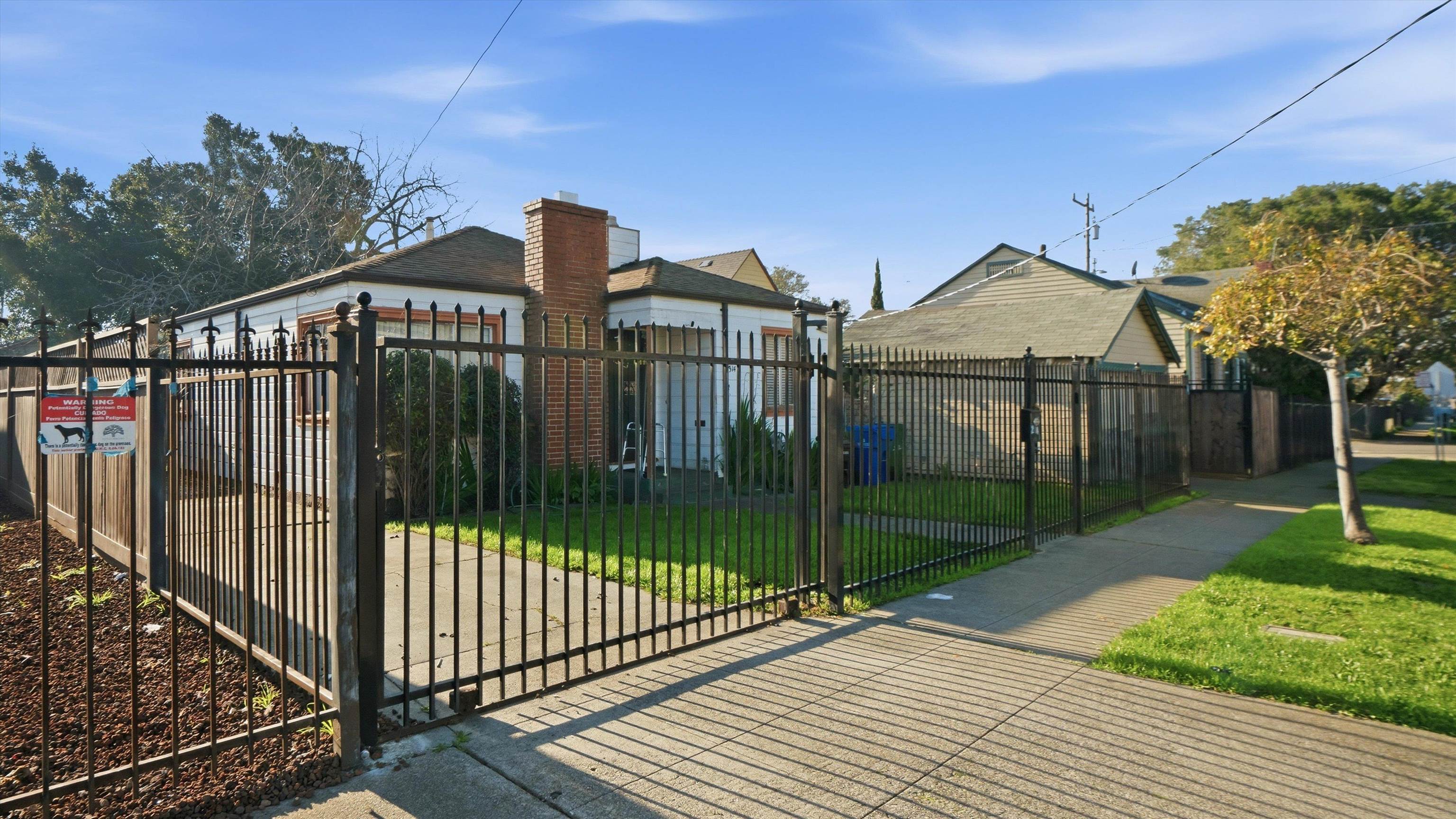 Detail Gallery Image 2 of 3 For 2314 84th Ave, Oakland,  CA 94605 - 2 Beds | 1 Baths