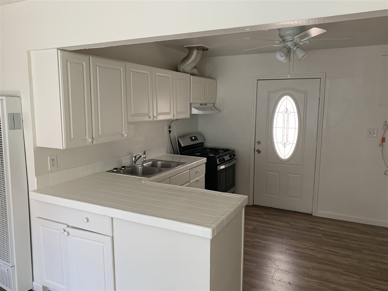 Detail Gallery Image 2 of 11 For 124 W 8th St #B,  Tracy,  CA 95376 - 2 Beds | 1 Baths