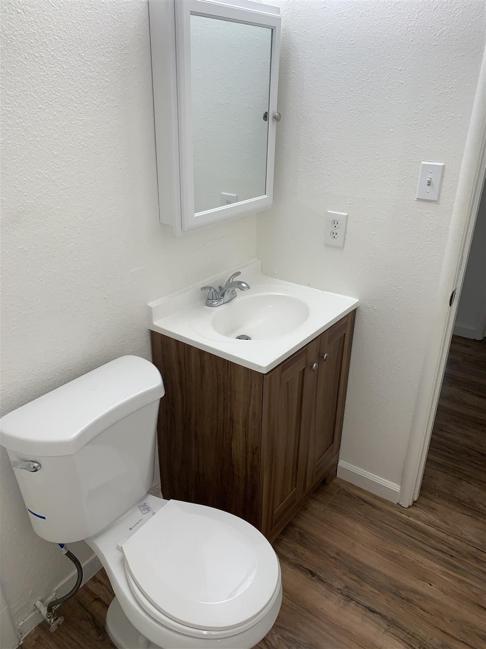 Detail Gallery Image 7 of 11 For 124 W 8th St #B,  Tracy,  CA 95376 - 2 Beds | 1 Baths