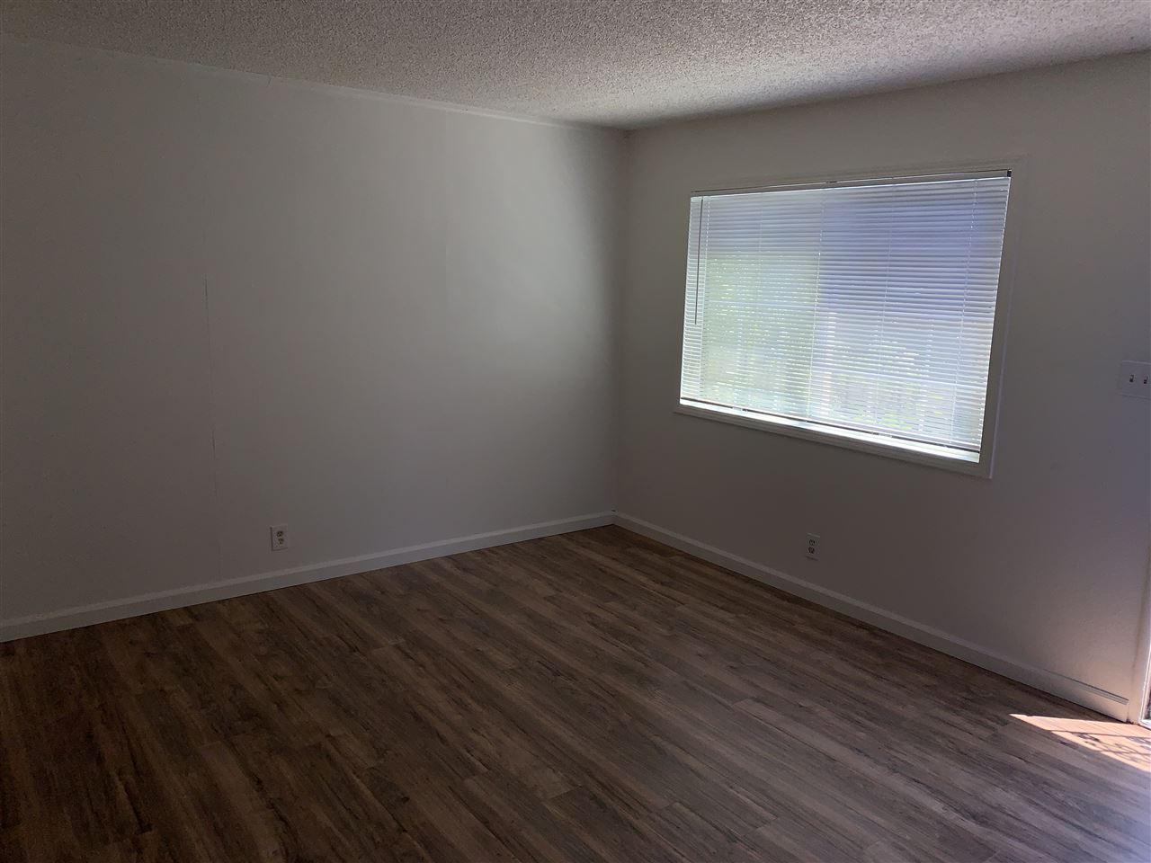 Detail Gallery Image 8 of 11 For 124 W 8th St #B,  Tracy,  CA 95376 - 2 Beds | 1 Baths