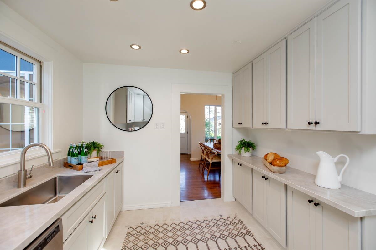 Detail Gallery Image 11 of 60 For 1427 Bay St, Alameda,  CA 94501 - 4 Beds | 3 Baths