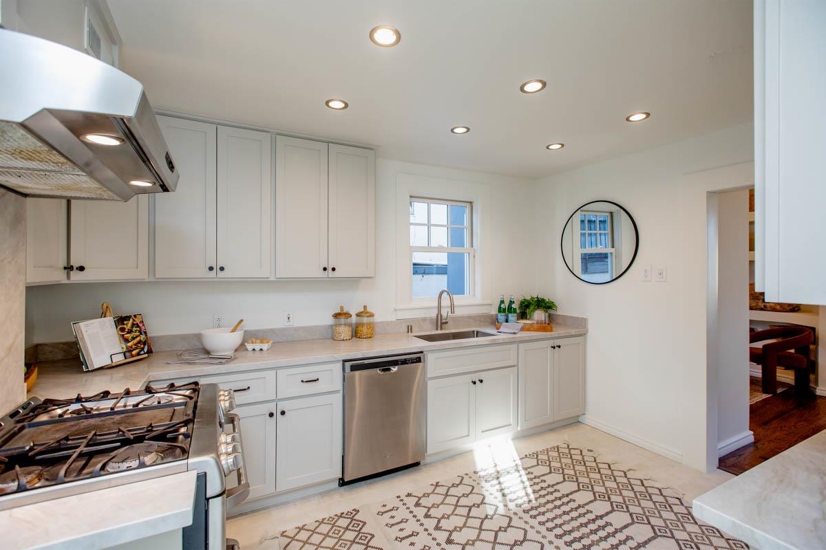 Detail Gallery Image 12 of 60 For 1427 Bay St, Alameda,  CA 94501 - 4 Beds | 3 Baths