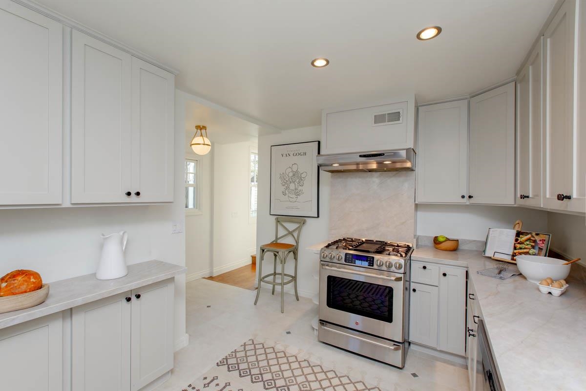 Detail Gallery Image 14 of 60 For 1427 Bay St, Alameda,  CA 94501 - 4 Beds | 3 Baths