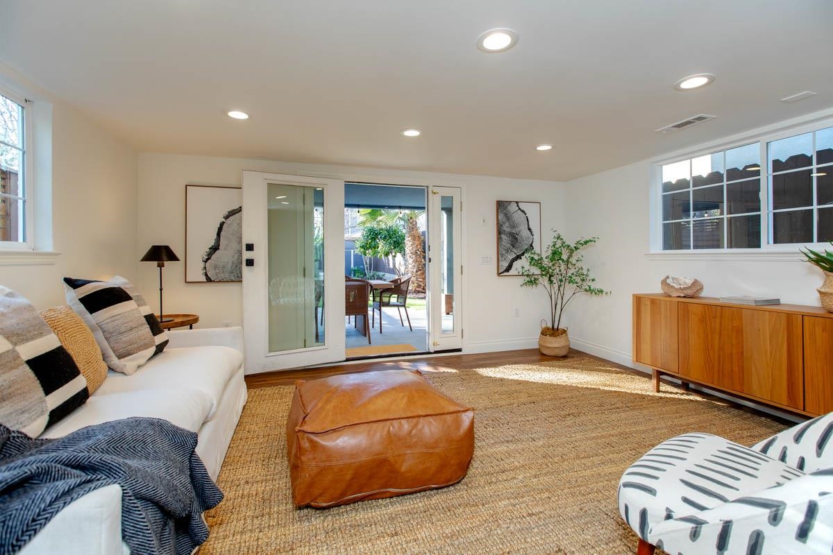 Detail Gallery Image 28 of 60 For 1427 Bay St, Alameda,  CA 94501 - 4 Beds | 3 Baths