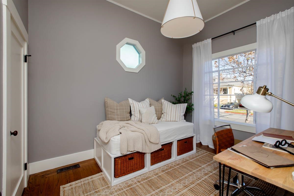 Detail Gallery Image 9 of 60 For 1427 Bay St, Alameda,  CA 94501 - 4 Beds | 3 Baths